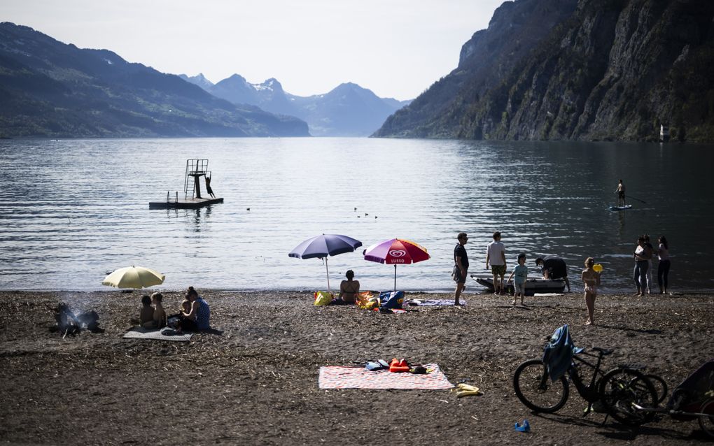 Een zonnige dag in Zwitserland. beeld EPA, Gian Ehrenzeller