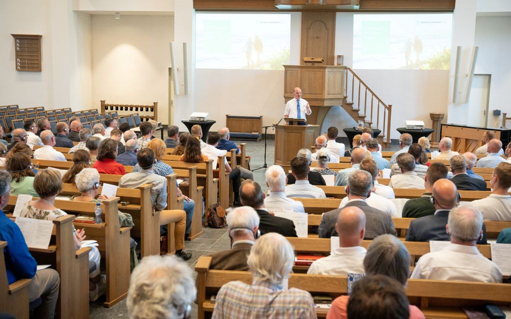 De Amerikaanse spreker en schrijver Carl Trueman spreekt voor een kleine 600 aanwezigen op een conferentie van Stichting Bijbels Beraad M/V. beeld Niek Stam