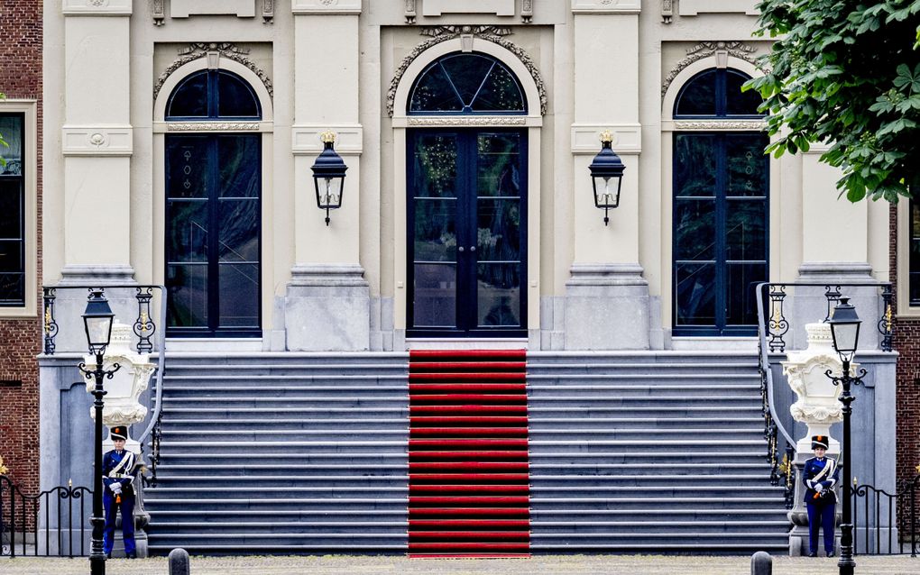 Een leeg bordes bij Paleis Huis ten Bosch in aanloop naar de kabinetspresentatie. beeld ANP, Robin Utrecht