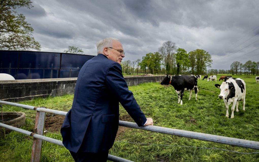 Scheidend landbouwminister Piet Adema: „Om een generieke korting te voorkomen, zal ook Wiersma maatregelen moeten nemen.” beeld ANP, Robin van Lonkhuijsen