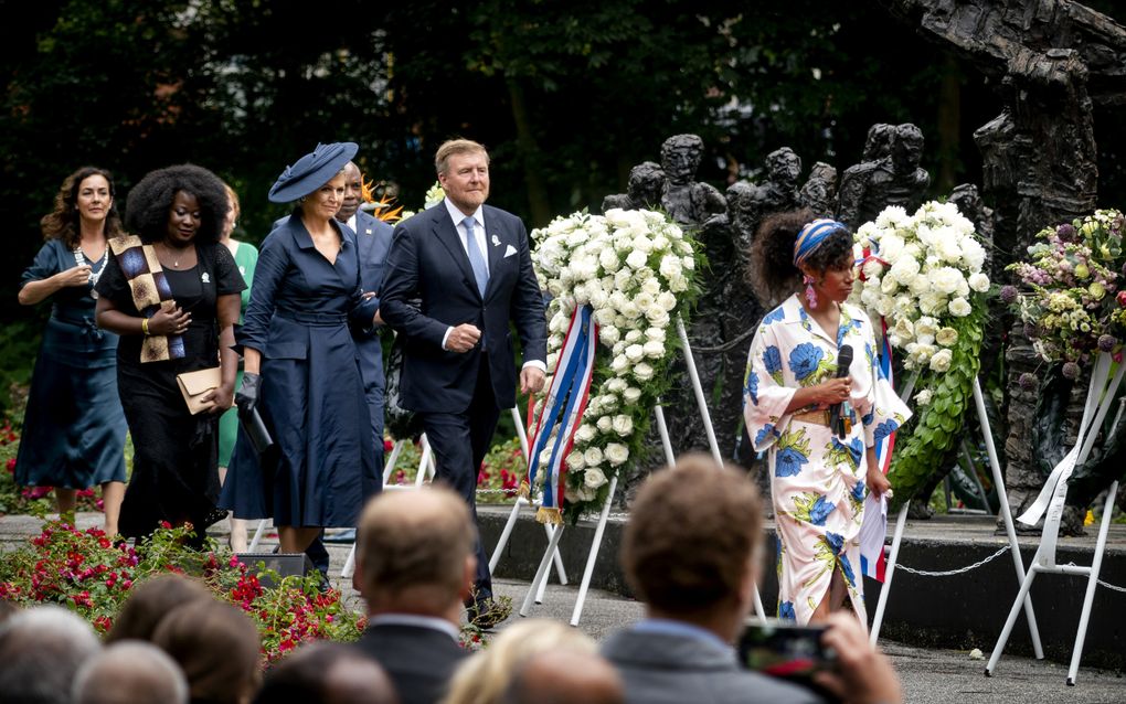 Het koninklijk paar opende vorig jaar het defilé langs het monument tijdens de Nationale Herdenking Slavernijverleden in het Oosterpark in Amsterdam. De koning had in zijn toespraak de excuses van de regering onderstreept. beeld ANP, Jeroen Jumelet