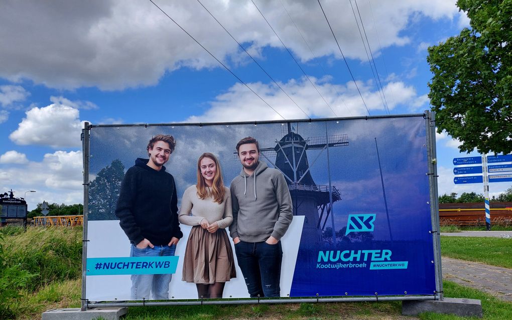 Nuchter Kootwijkerbroek roept op tot bezinning over drankgebruik. In het dorp zijn daarvoor grote afbeeldingen geplaatst. beeld NK 