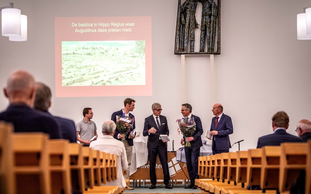 Boek ”Eén kudde” van dr. Kooijman (ZGG) gepresenteerd: „De Herder zoekt ...