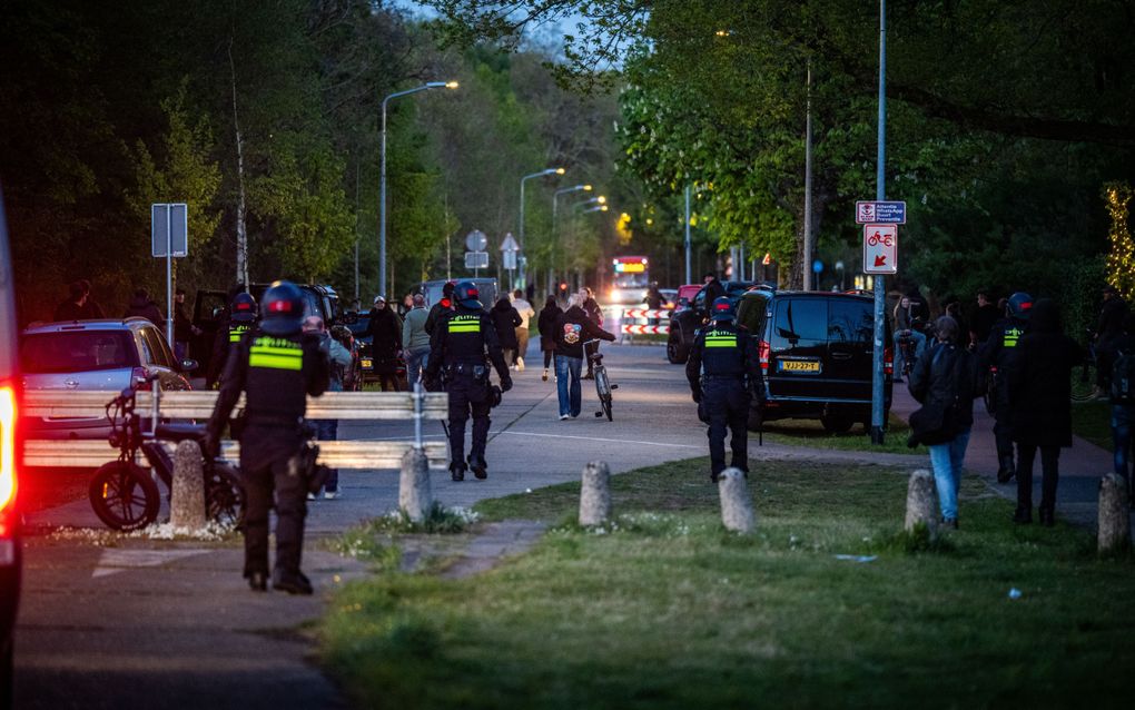 Agent gewond bij ongeregeldheden azc-protest Loosdrecht