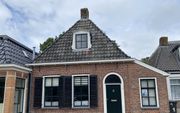 De doopsgezinde schuilkerk ziet er aan de voorzijde uit als een normaal woonhuis in de gevelrij. beeld Marius Bremmer