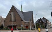 Onder de Oranjekerk van de gereformeerde gemeente in Nederland in Gouda ontdekte de onderhoudscommissie paalrot. beeld RD