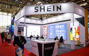 De SHEIN-stand op de China International Supply Chain Expo in Peking november vorig jaar. beeld EPA, Mark R. Cristino