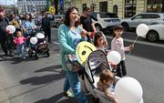 Zo’n  duizend demonstranten lopen eind maart mee in de Mars voor het Leven (Marsul pentru viata) in de Roemeense hoofdstad Boekarest. beeld AFP, Daniel Mihailescu