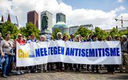 Onder het motto KeppelOp demonstreert het Centrum Informatie en Documentatie Israel (CIDI) op het Plein in Den Haag tegen antisemitisme en voor het recht op het dragen van een keppel. beeld ANP, Remko de Waal 