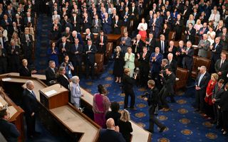 Staande ovatie voor de Israëlische premier Benjamin Netanyahu tijdens zijn toespraak voor het Amerikaanse Congres in Washington. beeld AFP, Saul Loeb