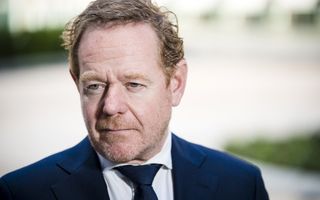 Portret van minister Van Weel (Buitenlandse Zaken)