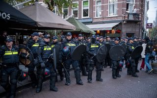 De politie vormt een cordon op het Plein in het centrum van Den Haag