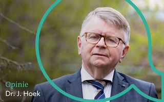 Logo rubriek Welbeschouwd met portretfoto dr. J. Hoek