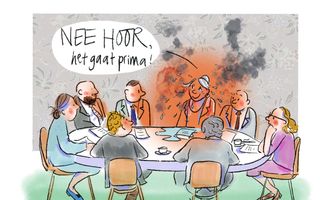 Acht mannen en vrouwen zitten om een tafel te vergaderen. Een van de vrouwen krijgt het heel warm en begint te zweten.