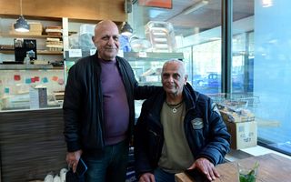 Twee mannen van ergens in de zestig. 