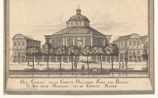 Ets in zwart-wit van een groot kerkgebouw. Op de voorgrond een rivier met een bootje erin en een rij bomen langs de rivier.