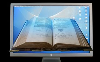 Computerscherm met opengeslagen 17e-eeuwse variant van de Statenvertaling.