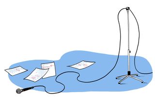 Gevallen microfoon en papier als illustratie van spreekangst.