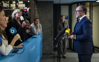 Verkenner Wouter Koolmees staat de pers te woord na afloop van alle kennismakingsgesprekken met de fractievoorzitters.