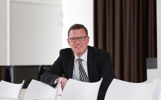 Portretfoto van ds. Mensink.