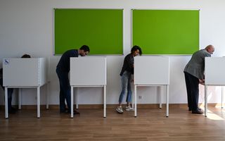 Stemmen in Rzeszow, Polen. beeld EPA, Darek Delmanowicz