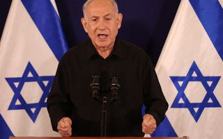 De Israëlische premier Benjamin Netanyahu tijdens een persconferentie op een legerbasis in Tel Aviv op 28 oktober 2023. Tijdens deze toespraak deed hij de uitspraken over Amalek. beeld AFP, Abir Sultan