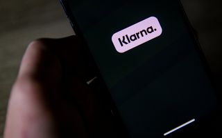 De app van Klarna op een mobiele telefoon. beeld ANP, Sem van der Wal