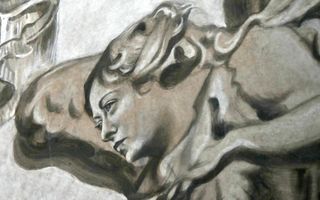 Detail van een grijskleurige wandschildering van een engel.