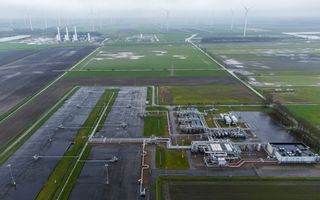 Een opname vanuit de lucht van een gaswinningslocatie in Groningen.