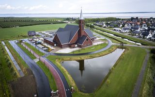 Een grote kerk, van bovenaf gezien. 