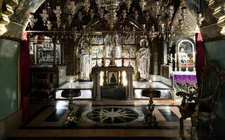 Foto van altaar in kerk.