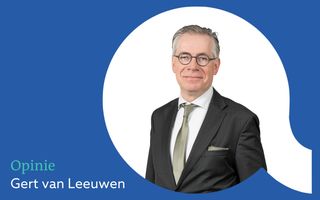 Vignet van de rubriek Welbeschouwd, met een portretfoto van Gert van Leeuwen, een man met bril, in donker pak met stropdas.