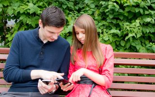 „De tijdgeest druppelt iedere minuut van de dag via smartphones direct binnen en oefent invloed uit op het hart van jongeren (en ouderen).” beeld iStock