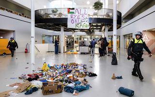 Vernielingen en troep in een pand van de Universiteit van Amsterdam. beeld ANP, Ramon van Flymen
