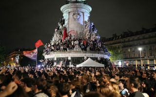 Fransen demonstreren in Parijs tegen de overwinning van de extreemrechtse partij Rassemblement national. beeld AFP, Dimitar Dilkoff