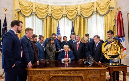 Trump wil naar de hemel, denkt dat zijn vredesinspanningen hem helpen