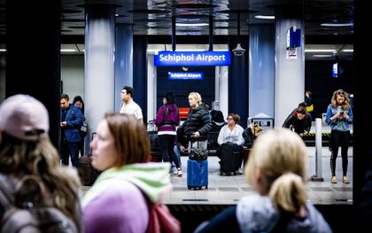 Problemen op spoor Schiphol duren nog de hele dag