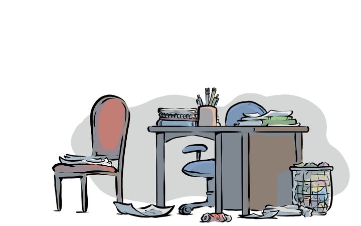 Illustratie van een bureau met daarachter een stoel. Op het bureau liggen stapels boeken. Links ernaast nog een stoel met papieren erop. Rechts naast het bureau een volle prullenbak.