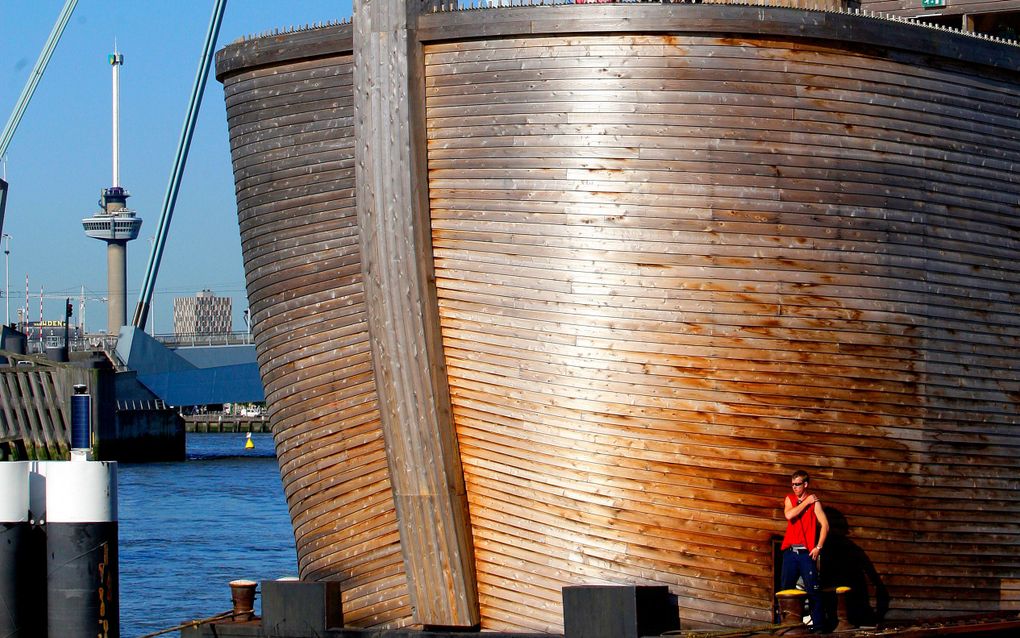 DORDRECHT - De ark die Huibers in 2005 bouwde. Zijn nieuwe ark moet in het najaar klaar zijn. Foto ANP