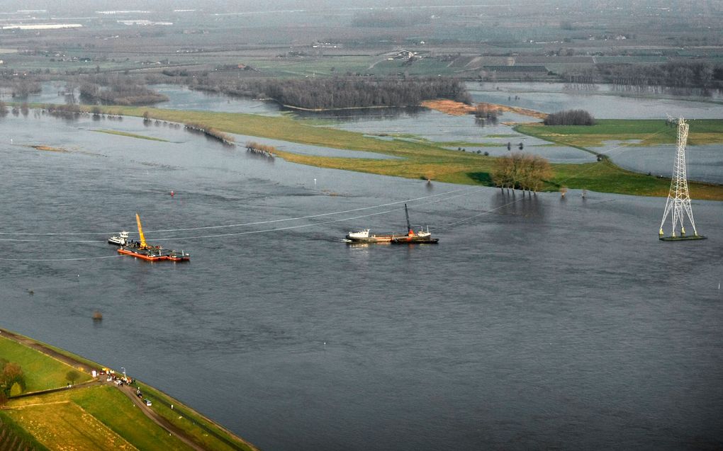 De gemeente gaat waarschuwingsborden plaatsen vanwege het gevaar van zwemmen in de Waal. Foto ANP