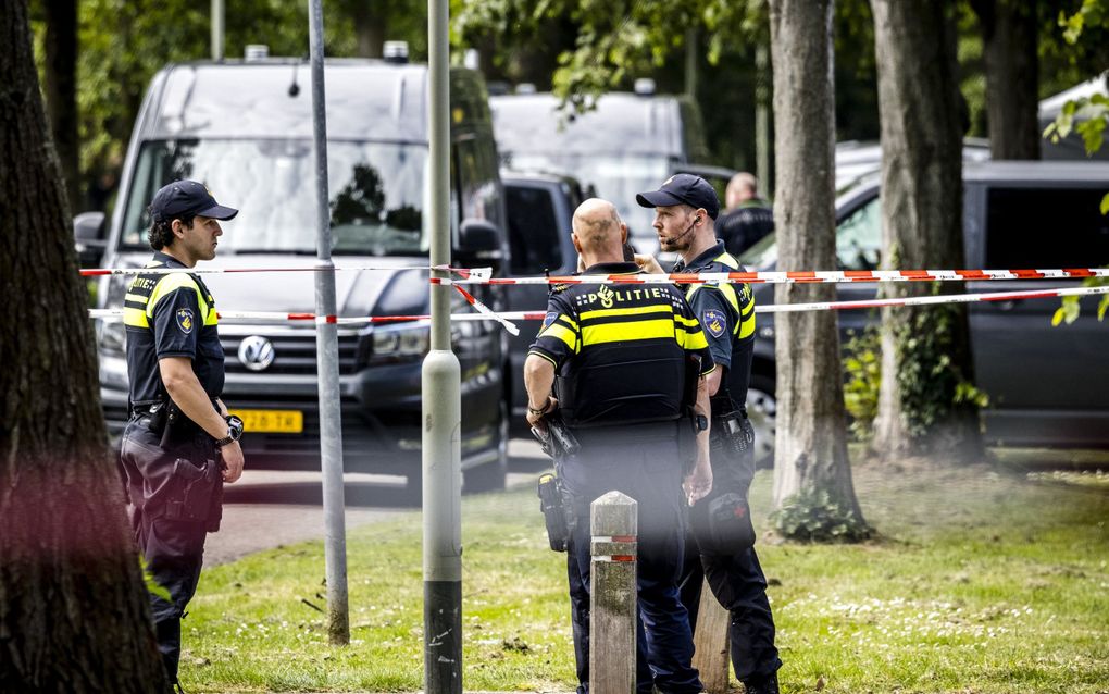 De politie doet onderzoek naar de vondst van een lichaam in een woning in Geleen. De politie heeft vrijdagnacht een verdachte man aangehouden in de zaak rondom de vermissing van de 9-jarige Gino. De politie verdenkt de man van betrokkenheid bij de vermissing en houdt er ernstig rekening mee dat het gevonden lichaam van de vermiste Gino is. beeld ANP, Rob Engelaar