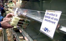 DEN HAAG - Enkele jaren geleden moesten de Nederlandse supermarkten ruim 500 artikelen uit hun schappen halen omdat er dioxine in kipproducten terecht was gekomen. Voor het verbeteren van de voedselveiligheid is de Nederlandse Voedselautoriteit (NVA) opge