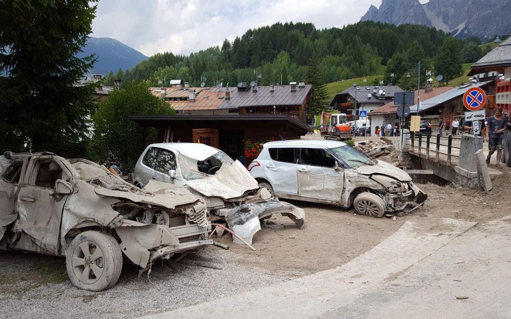 De gevolgen van het noodweer in Cortina d'Ampezzo, zaterdag. beeld EPA