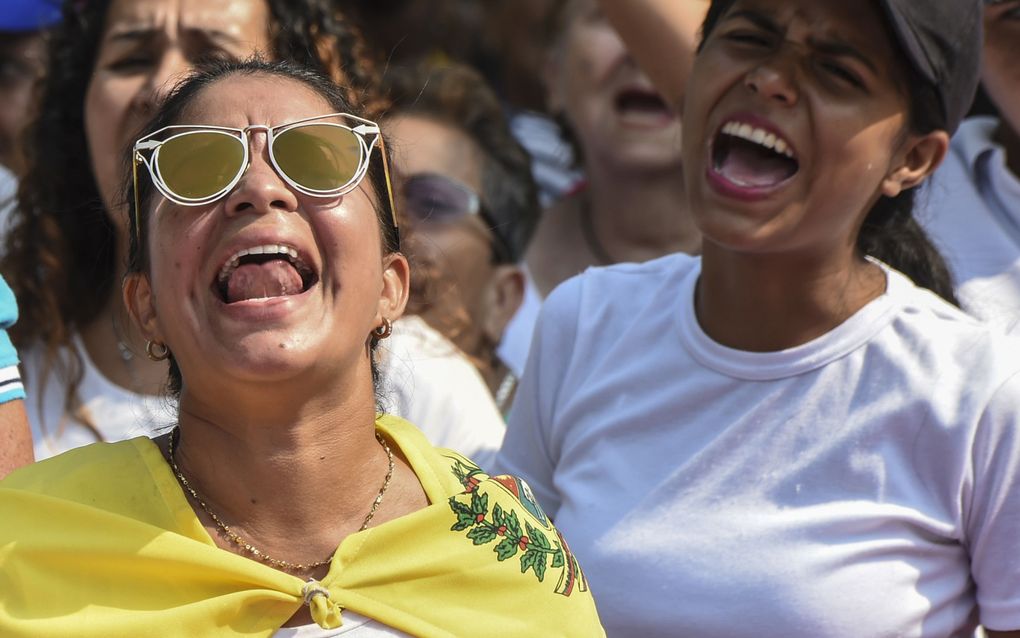 Aanhangers van interim-president Juan Guaidó protesteren in Urena, Venezuela. beeld AFP