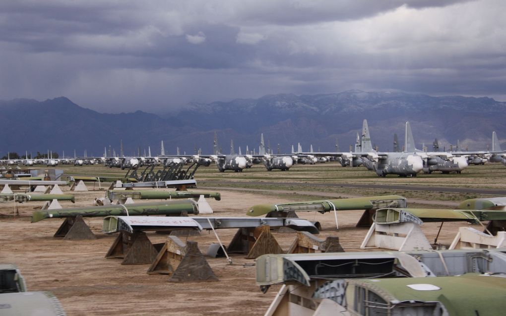 In de woestijn bij Tucson staan meer dan 4000 afgeschreven vliegtuigen van de Amerikaanse luchtmacht. Foto Riekelt Pasterkamp