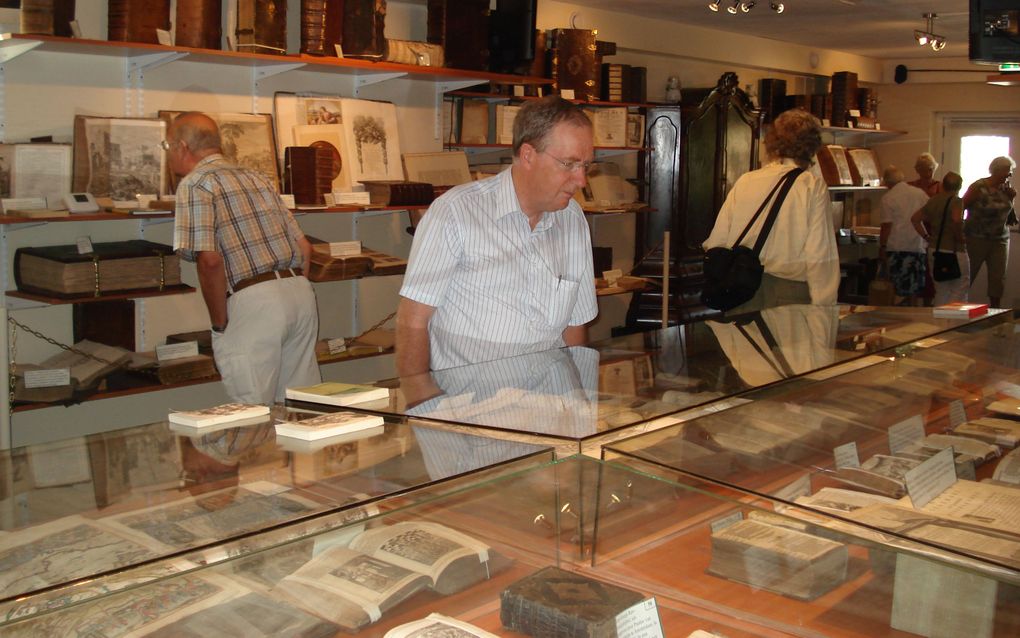 LEERDAM – Senioren uit Leerdam brengen in het kader van de zomerschool een bezoek aan het Bijbelmuseum in Leerdam. Foto André Bijl