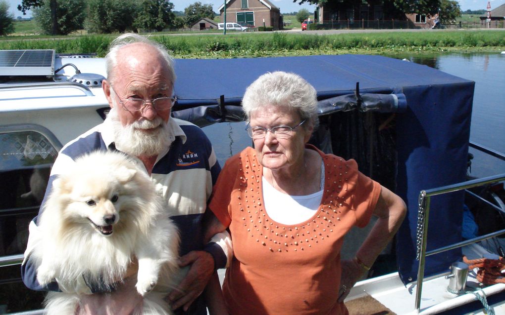 NIEUWERBRUG – Met hun motorjacht Joker maakten Evert Schriek en zijn vrouw deze zomer een vaartocht tussen Bleiswijk en Woerden. Foto RD