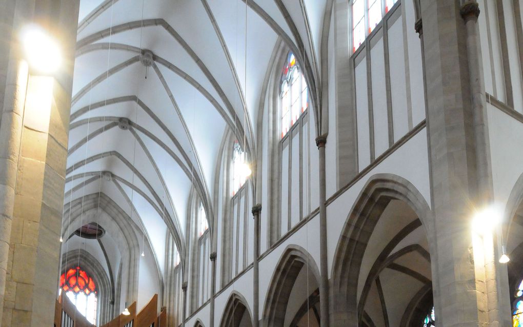 DUISBURG – In Duisburg kwam zaterdag de Evangelische Kerk in het Rijnland (EKiR) in een bijzondere zitting bijeen om stil te staan bij de betekenis van de synode van Duisburg van 1610. In een korte openingsdienst gingen EKiR-preses dr. N. Schneider (r.) e