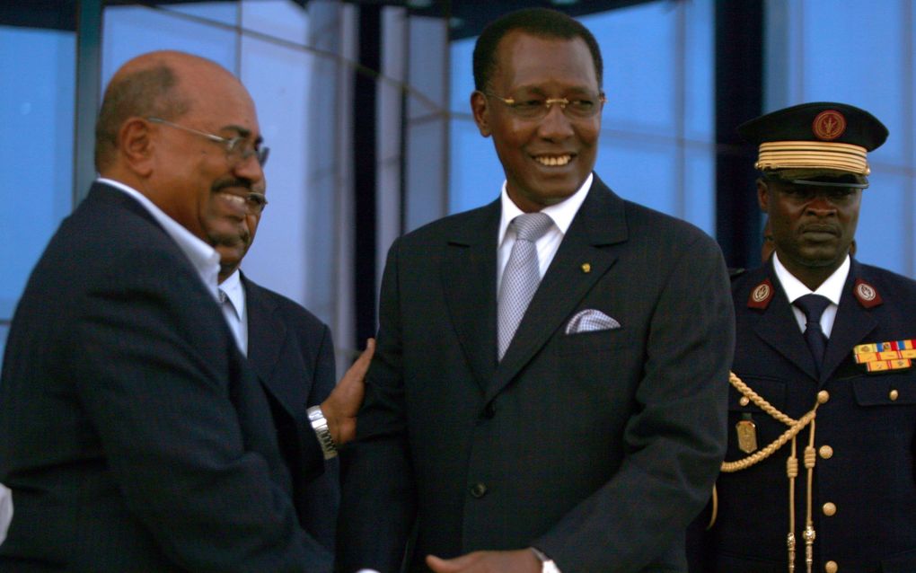 Een handjevol buitenlandse hoogwaardigheidsbekleders heeft donderdag de beëdiging bijgewoond van de Sudanese president Bashir. Foto EPA