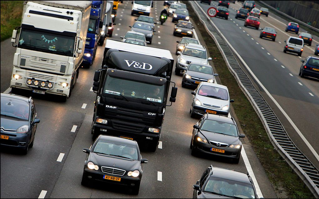 De snelwegen A1, A27 en A28 boven Utrecht worden de komende jaren verbreed om de files te verminderen. Foto ANP